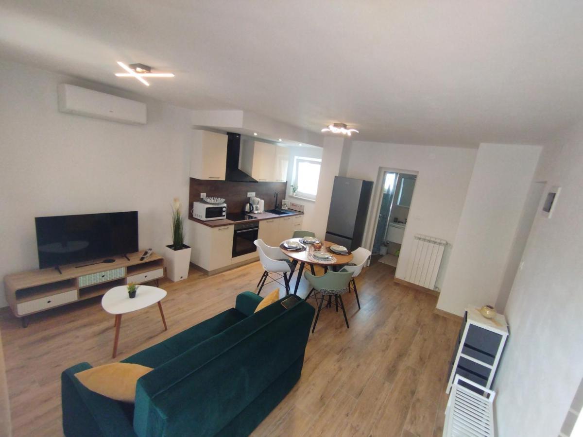 Apartment Jal โรวีน ภายนอก รูปภาพ