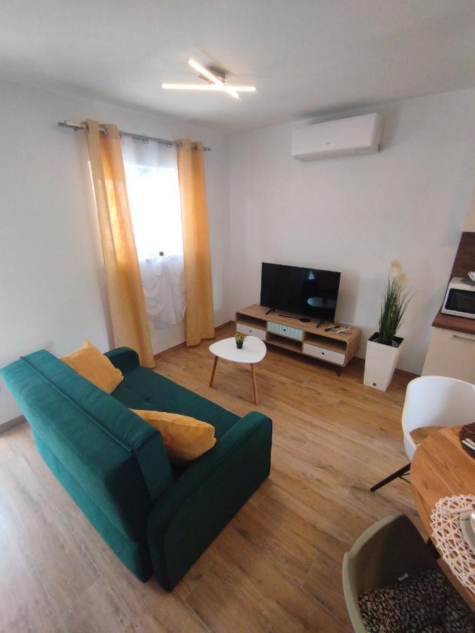 Apartment Jal โรวีน ภายนอก รูปภาพ