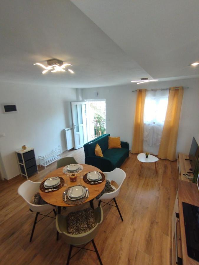Apartment Jal โรวีน ภายนอก รูปภาพ
