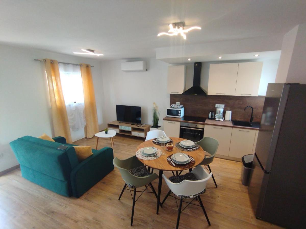Apartment Jal โรวีน ภายนอก รูปภาพ